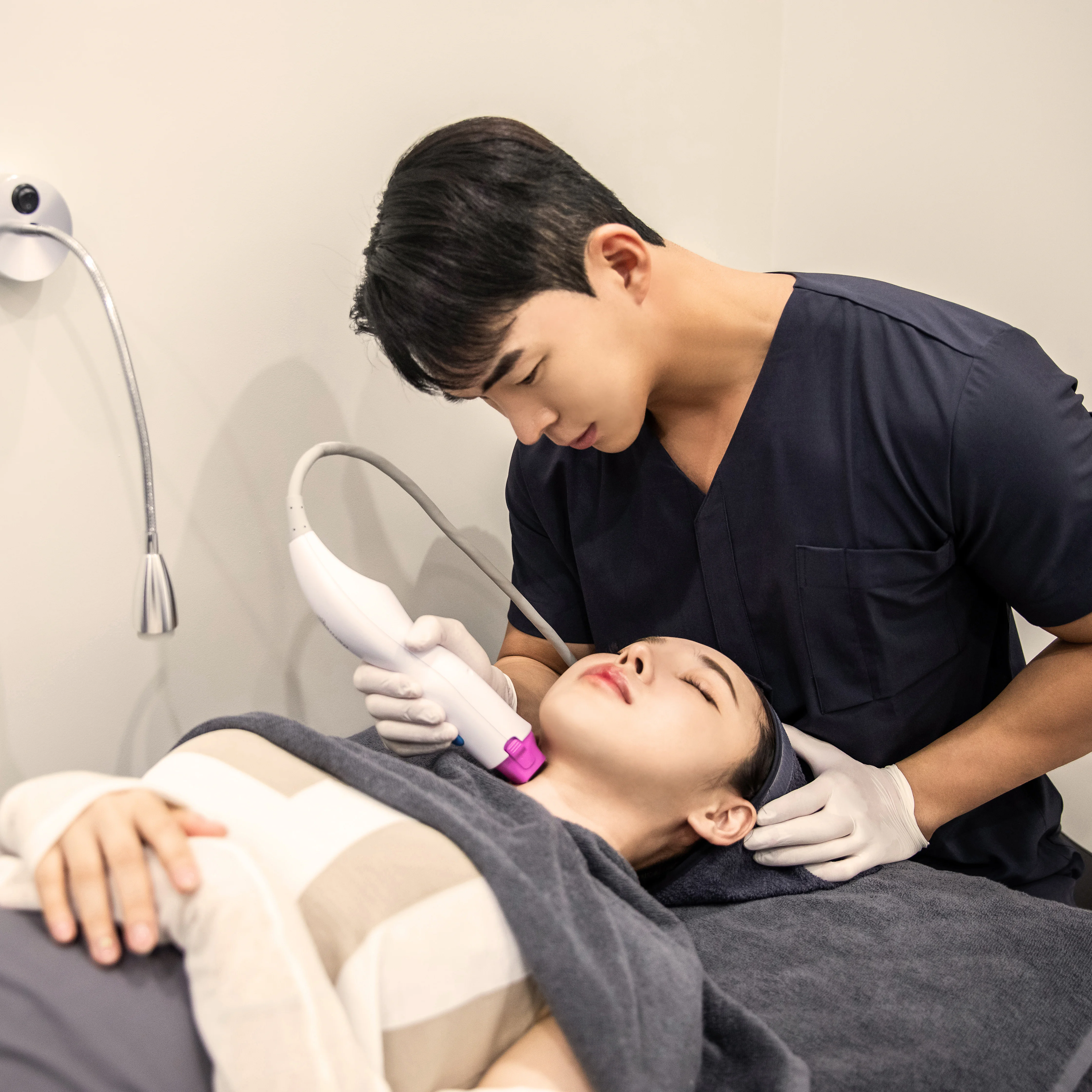 Private treatment room procedure at ODE Clinic
